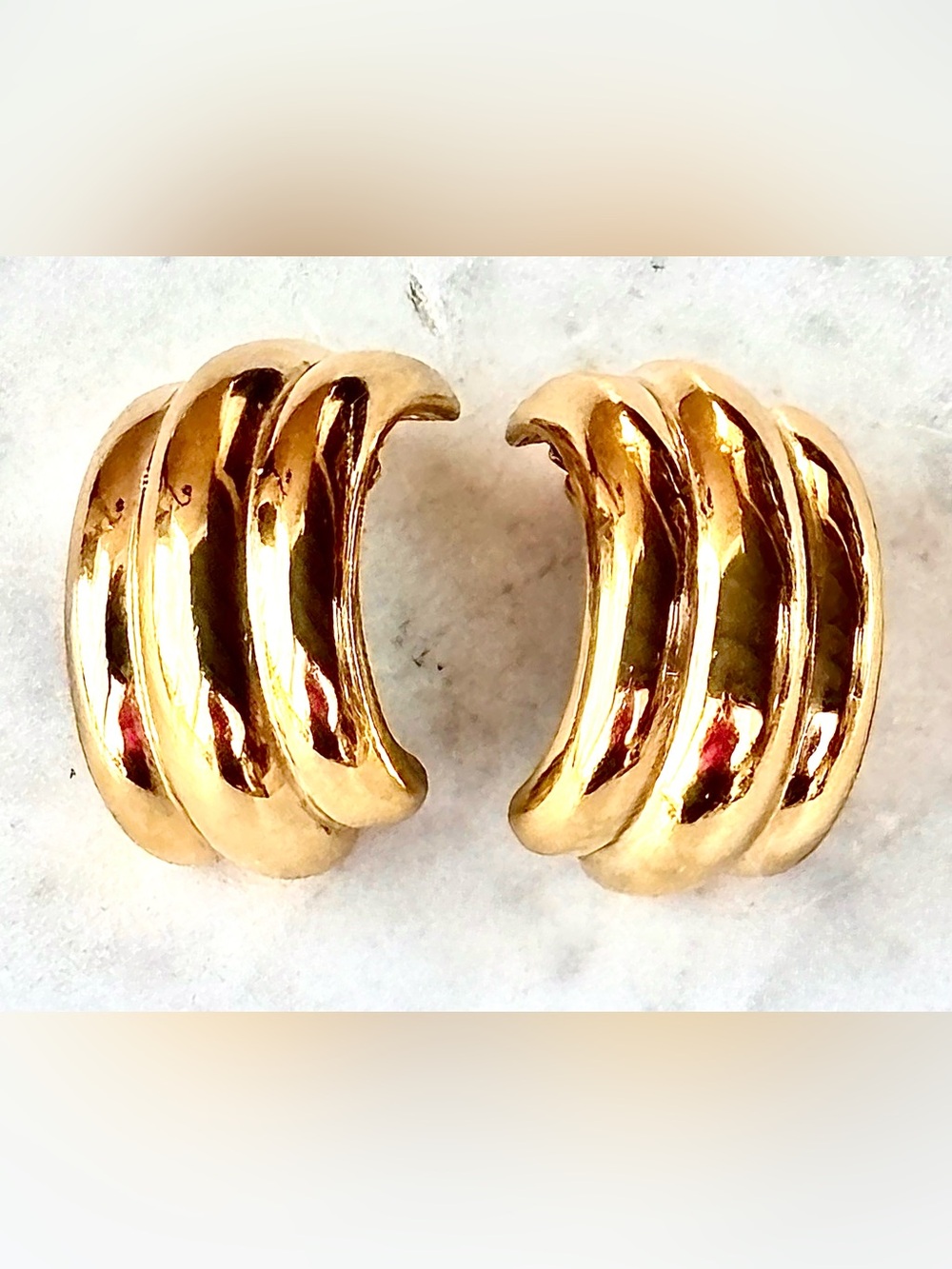 GIVENCHY TRIPLE RIBBED Gold-Tone Hoop Clip-On Earrings VINTAGE 80’s PARIS NY